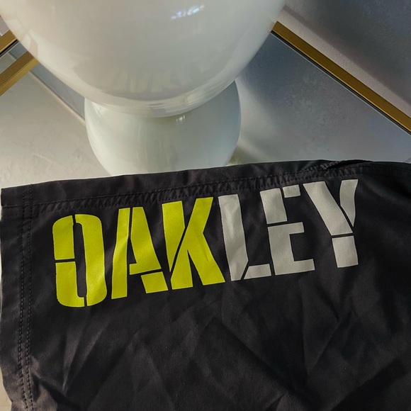 Oakley Board Shorts - Picture 3 of 3